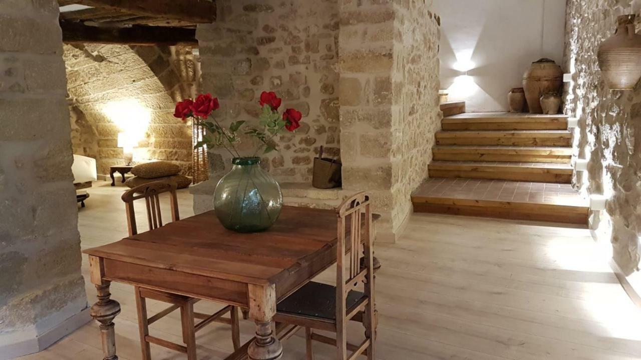 Lastias Valderrobres Buitenkant foto