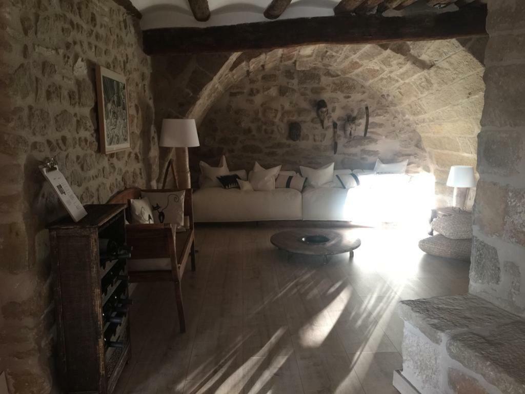 Lastias Valderrobres Buitenkant foto